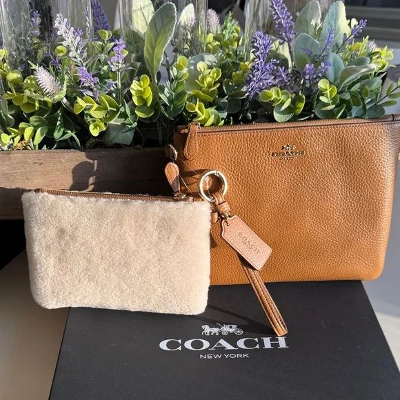 NEW COACH Shearling Key Pouch & Saddle Leather Purse Wristlet Pouch - Picture 3 of 12